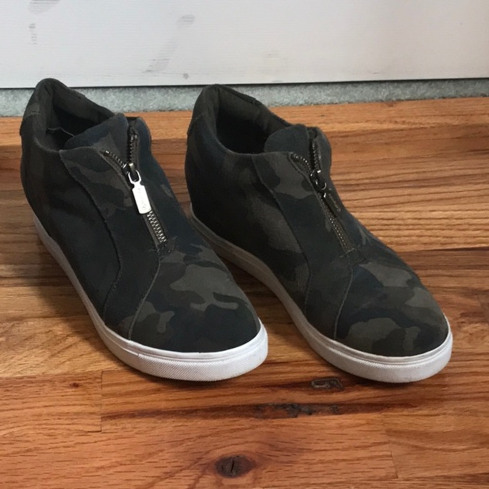 Camo Wedge Zipper Shoe La Sheelah